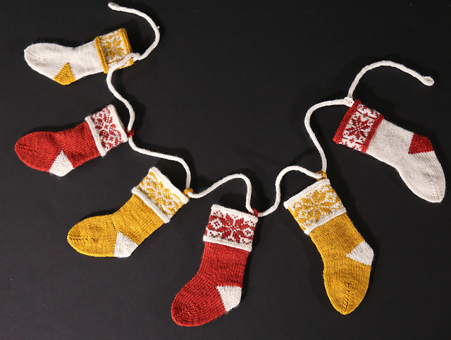 Mini-Stocking Garland