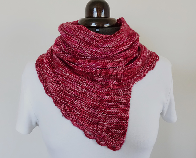 Miss Lizzi Cowl