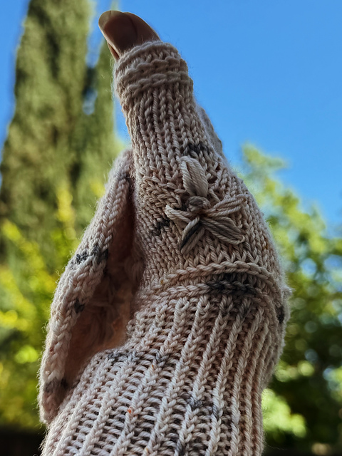 Indian Pipe Mittens