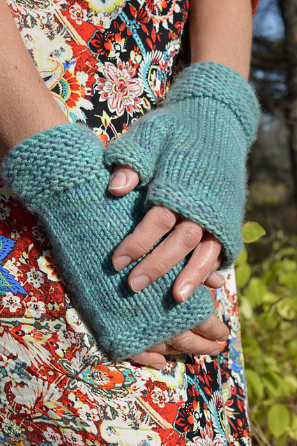 Nannyberry Mitts