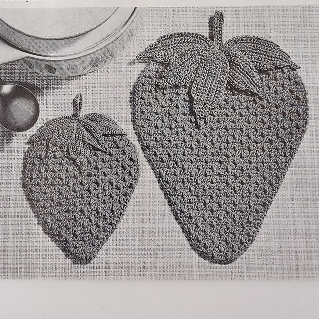 Strawberry Pot Holder and Hot Plate Mat A-680
