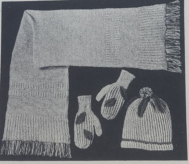 Leaf Decorated Winter Set