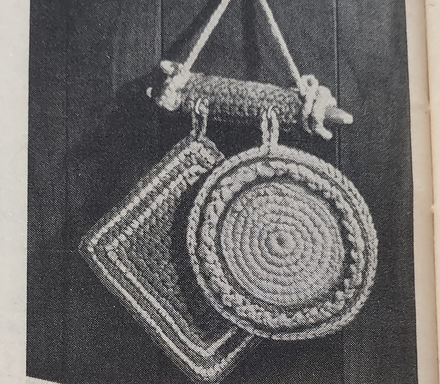 Pan Holder Set