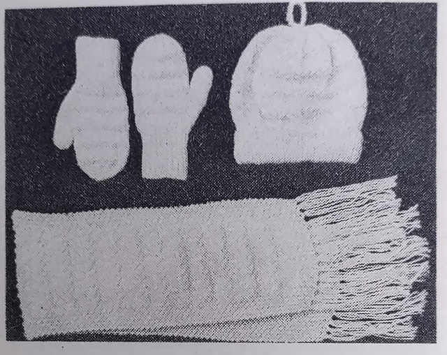 Seed Stitch Cap, Scarf and Mittens