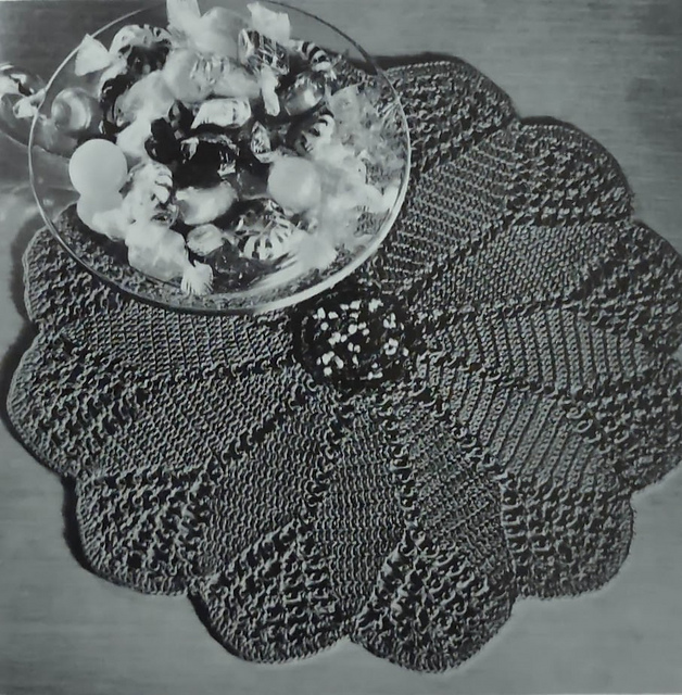 Poinsettia Doily A-379