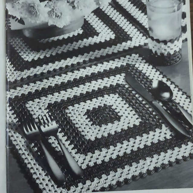 Early American PlaceMat and Glass Jacket A-382