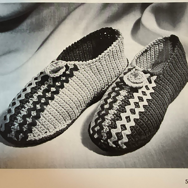 Woman's Crocheted Slippers A-621