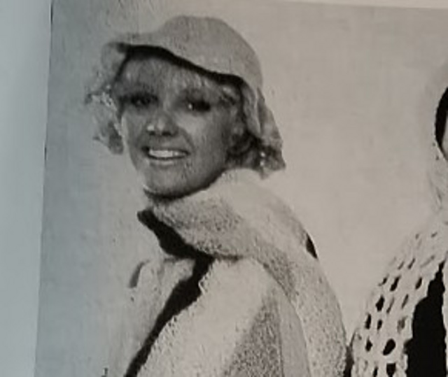 No 1222 Shell Stitch Hat