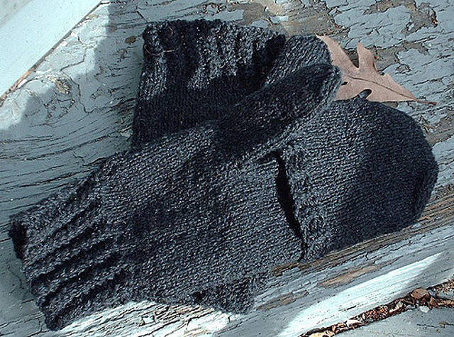 Convertible Cabled Mittens