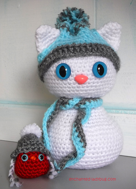 Amigurumi Winter Cat and Red Bird