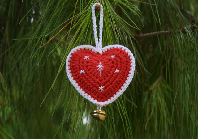 Ravelry: Christmas Heart Crochet Ornament pattern by Spring Fresh
