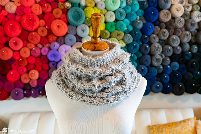 Eye Knit A Cowl