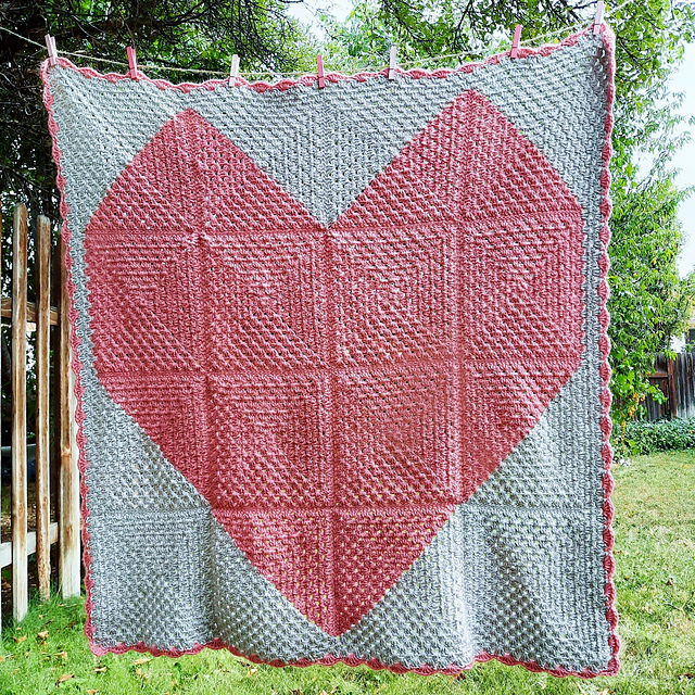 Ravelry Little Love Baby Blanket pattern by Ashley Coons