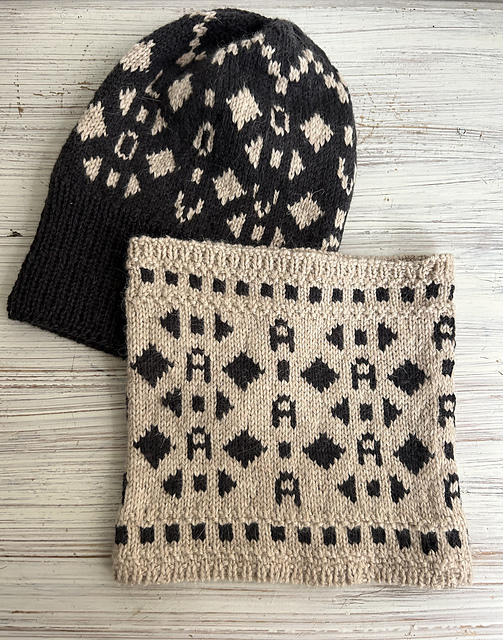 Friendly letter cowl and hat