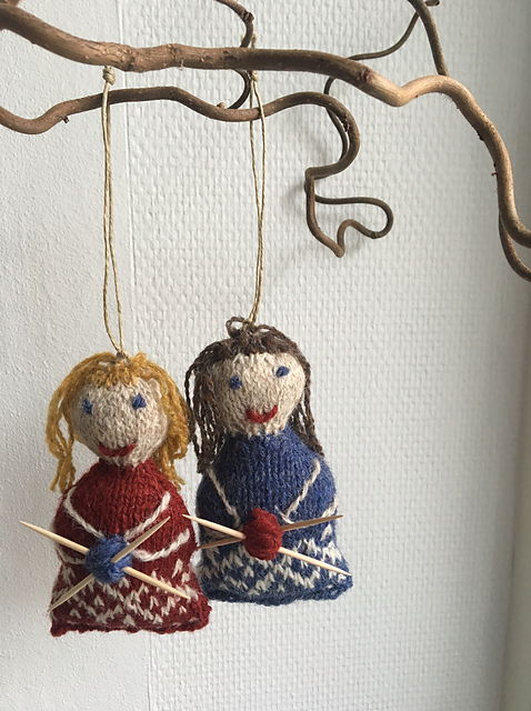 Knitting sisters