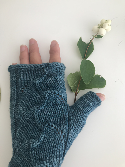 Waterside fingerless gloves and hat