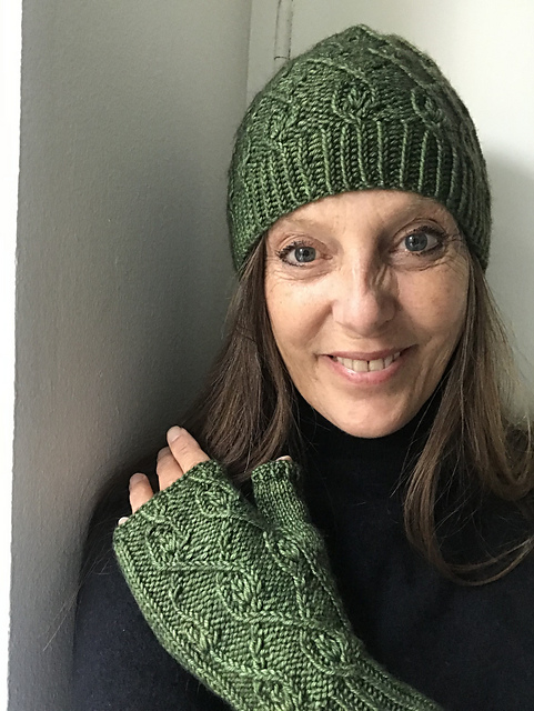 Paisley Beanie and Fingerless Gloves