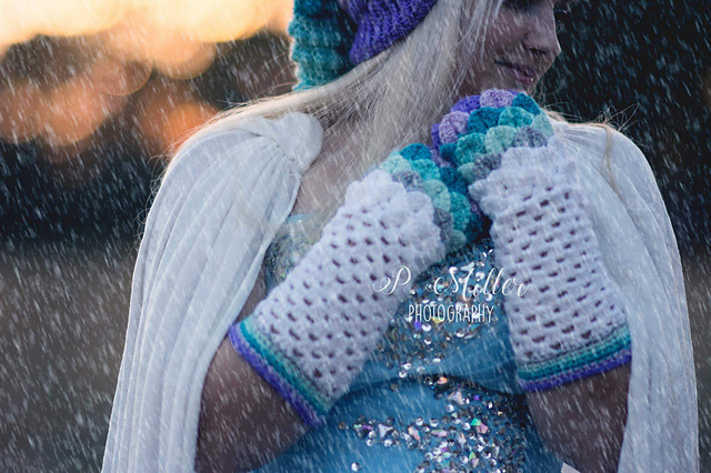 Winter Fairy Fingerless Dragon Scale Gloves