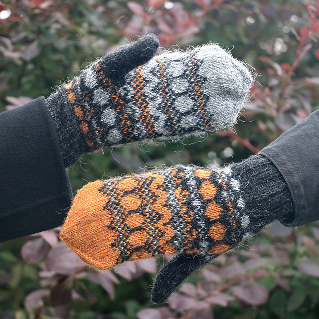 Ravelry: Hraunjaðar vettlingar pattern by Ástþrúður Sif Sveinsdóttir