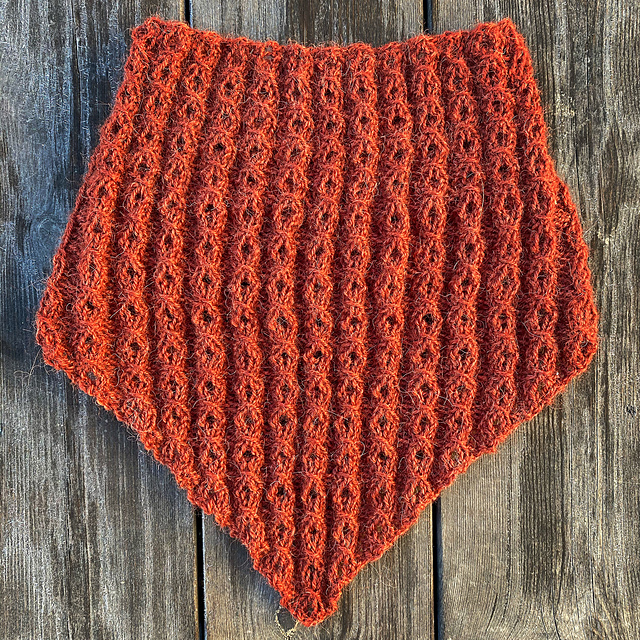 Judit triangle cowl