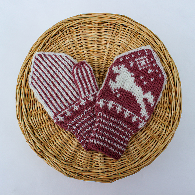 Wild horses mittens