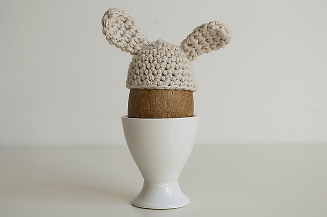 Simple bunny egg cosy