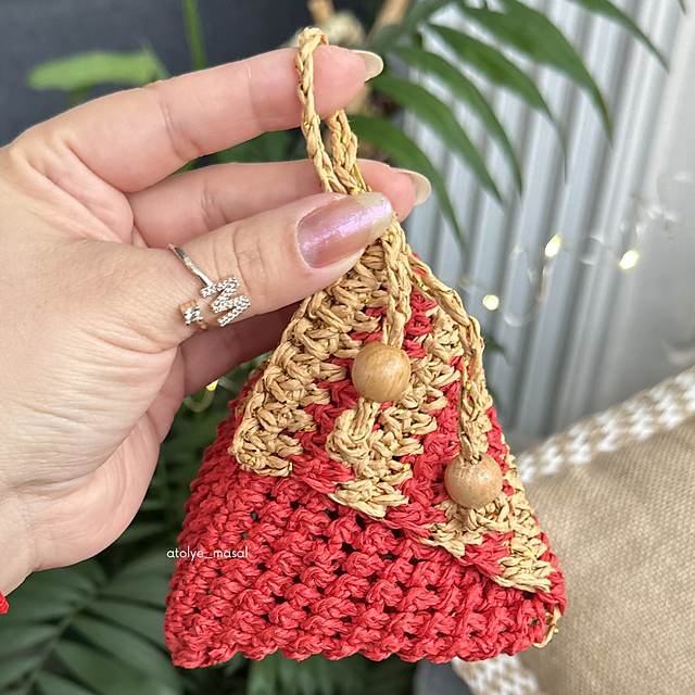 Seamless Pyramid Pouch