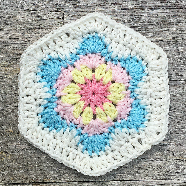 Nalia Faye Hexagon Motif