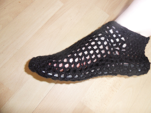 Hard sole mesh slippers