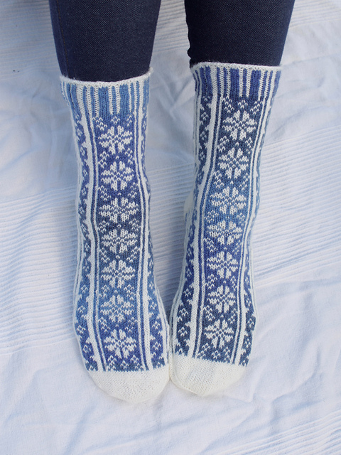 Never Enough Roses Socks
