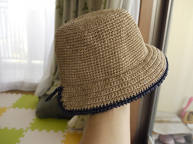 O.Hat with a slit in brim