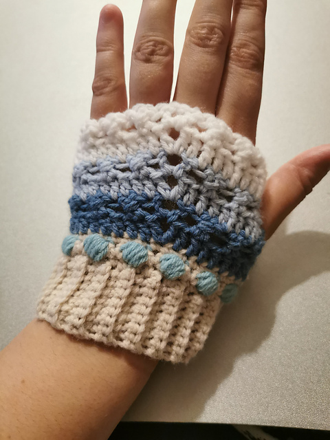 Ladies Fingerless Mittens