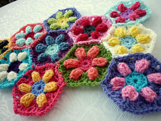 Puffed Daisy Hexagon