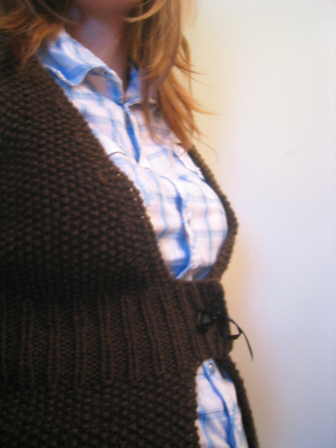 Vest med broderi
