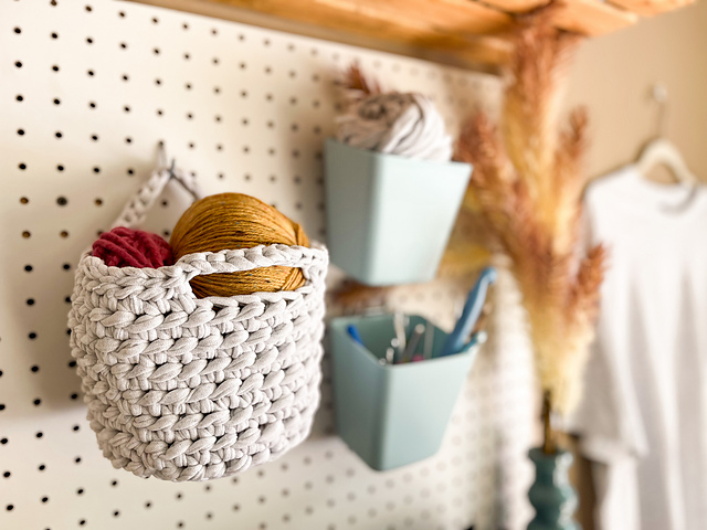 Ravelry: Tee Shirt Basket pattern by Taylor Bento