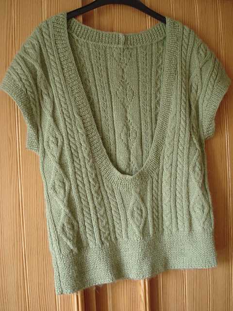 834 - Pull sans manches