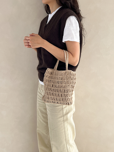 Ravelry: Chainy Cotton Summer Mini Net Bag pattern by Daeri Kim (Banul)