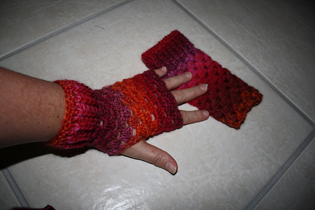 barbs fingerless mittens