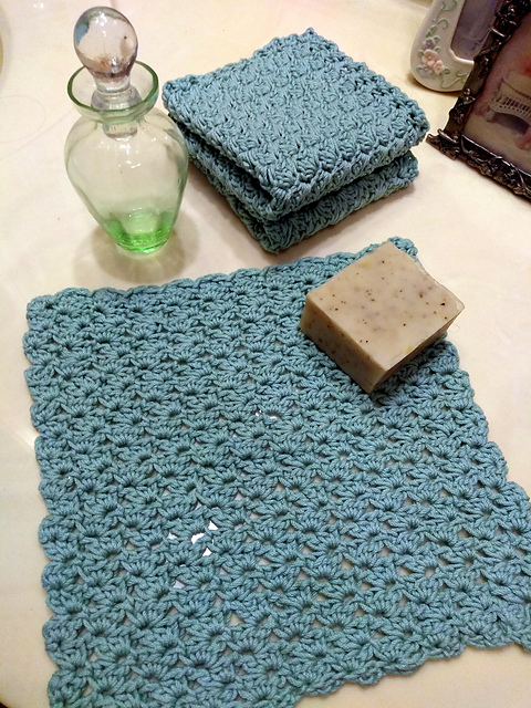 Ravelry: Self Scalloping Spa Washcloth pattern by Beth Ann Roth