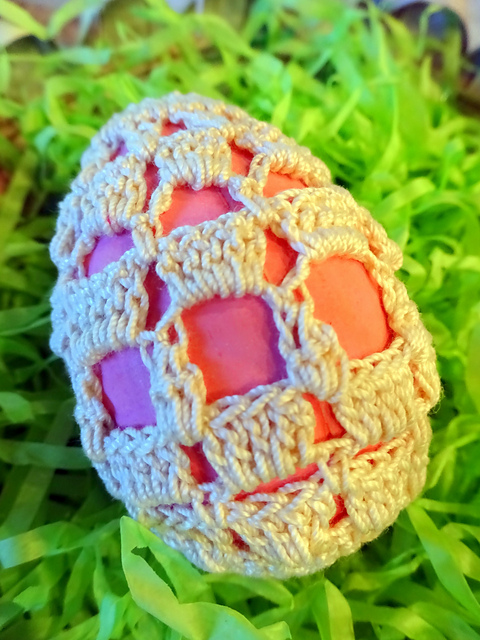 Ravelry: Elegant Shell Stitch Easter Egg Pouch pattern by Beth Ann Roth