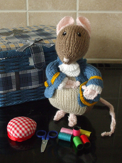Tailor of Gloucester: Gentleman Mouse