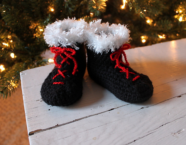 Christmas Baby Booties