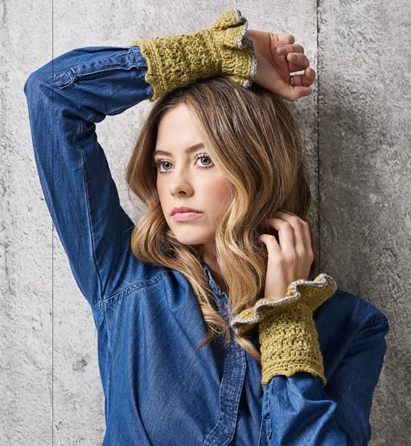 Ruffle wrist warmers