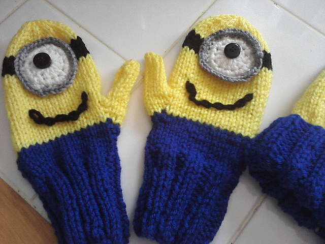 2 Needle Minion Inspired Mittens