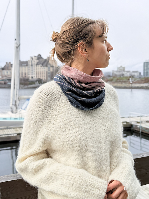 Ravelry: Tidelines Cowl pattern by Beehive Wool Shop