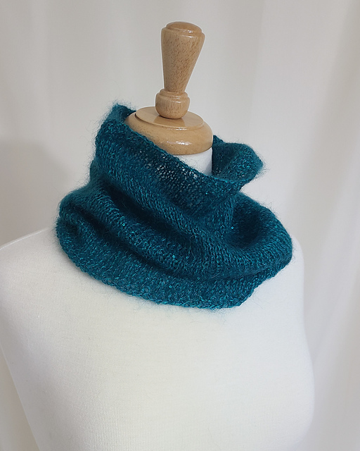 Shimmer Cowl