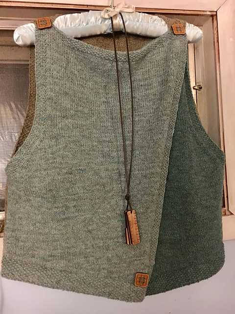 新品Herencia cut out design over knit vest Ravelry: Deco Lace Vest pattern by Jeri Riggs