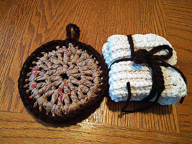 Plarn 'n Yarn Pot Scrubber