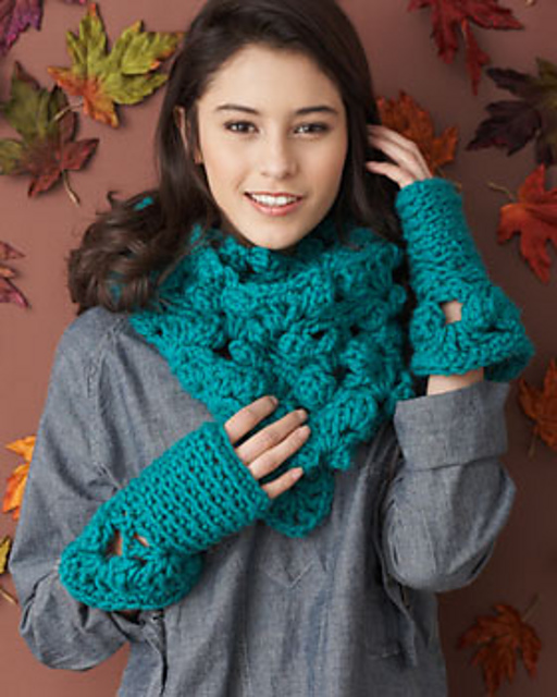Cowl & Fingerless Mittens: Cowl