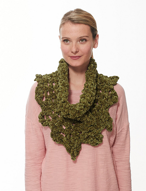 Loopy Edge Finger Crochet Cowl